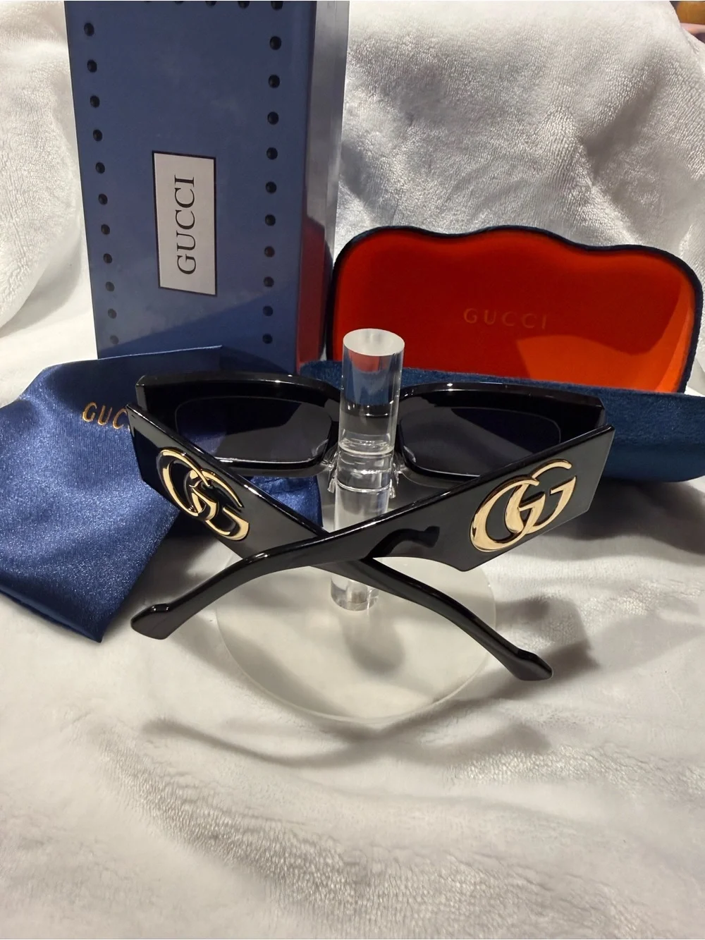 Gucci Black Rectangular Women's Sunglasses with Dark Lenses